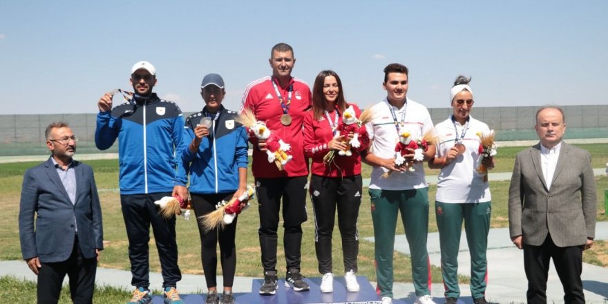 Oğuzhan Tüzün’den altın