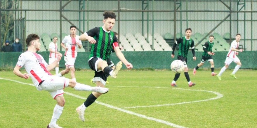 Kocaelispor’un 3 genci Çatalcaspor ile anlaştı