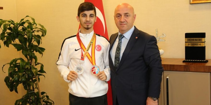 Şamdan, İslam Oyunlarında tatamiye çıkacak