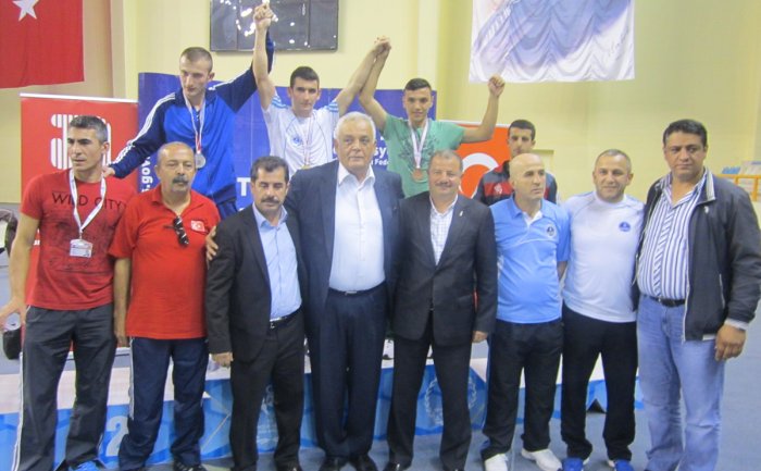 BOKSÖRLER DERECE YAPTI