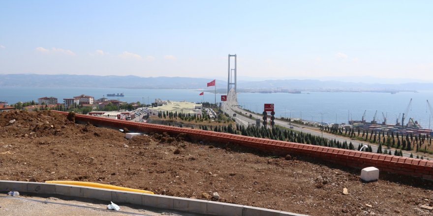 Köprü manzaralı seyir terası