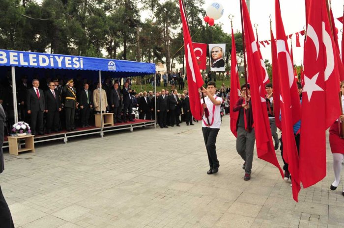 Cumhuriyeti üzgün kutladık