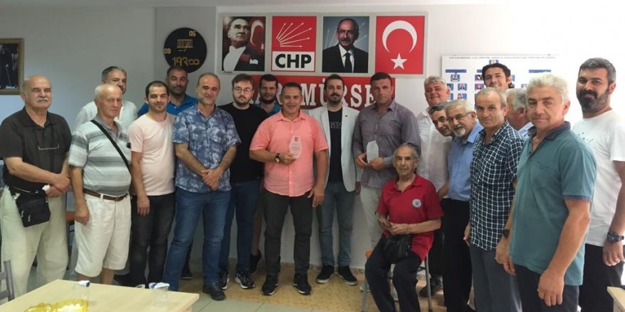 Başarılı pehlivanlara CHP’den plaket