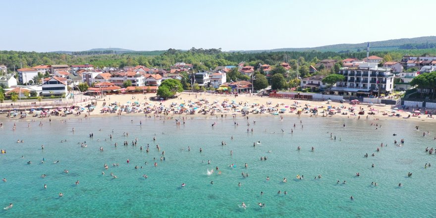 Sıcak havadan bunalanlar sahillerde yoğunluk oluşturdu