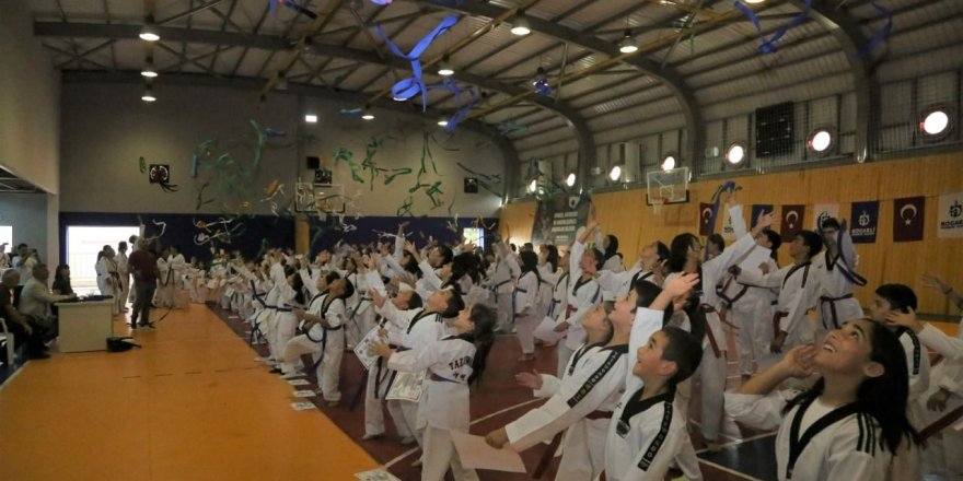 310 Taekwandocu kuşak atladı
