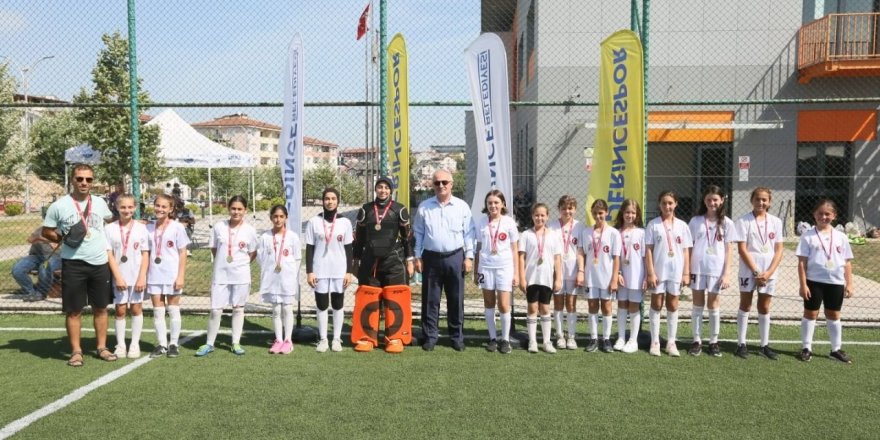 Çim Hokeyinde kıyasıya mücadele