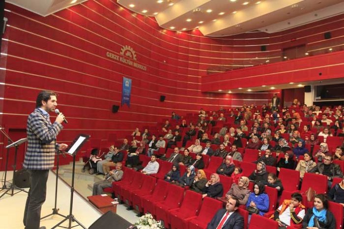 Serdar Tuncer ile GKM’de şiir resitali