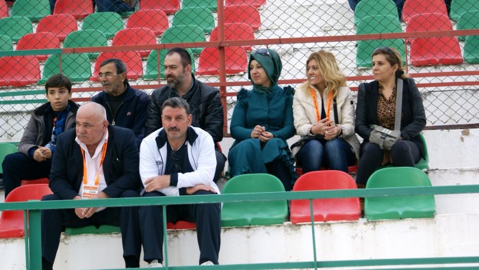 “FUTBOLCULAR OYNAMADI”