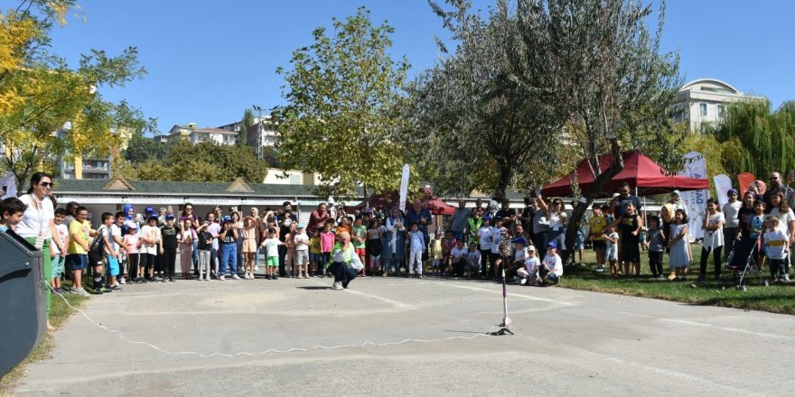 Bilim şenliği yoğun ilgi gördü