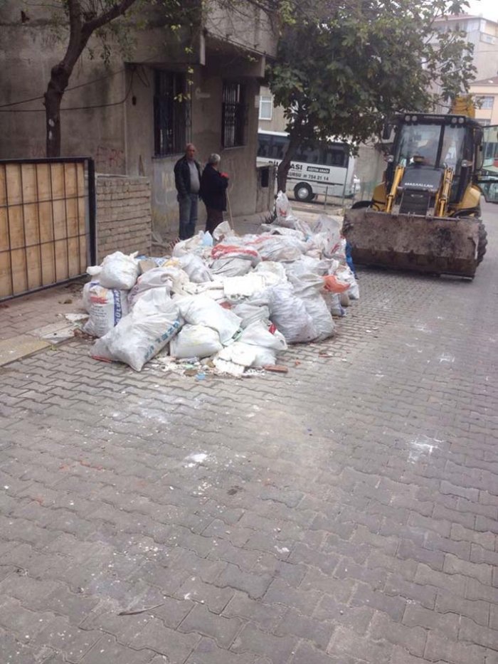 Dilovası’nda moloz ve atıklar toplanıyor