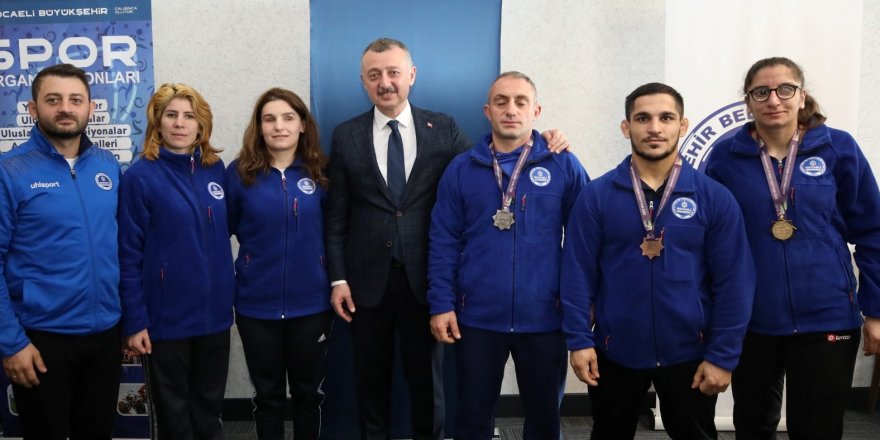 Büyükakın, şampiyon sporcularla buluştu