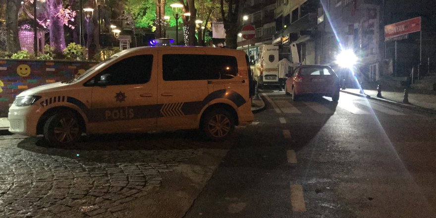 Silahlı kavgada mermi yoldan geçen aracın camına isabet etti