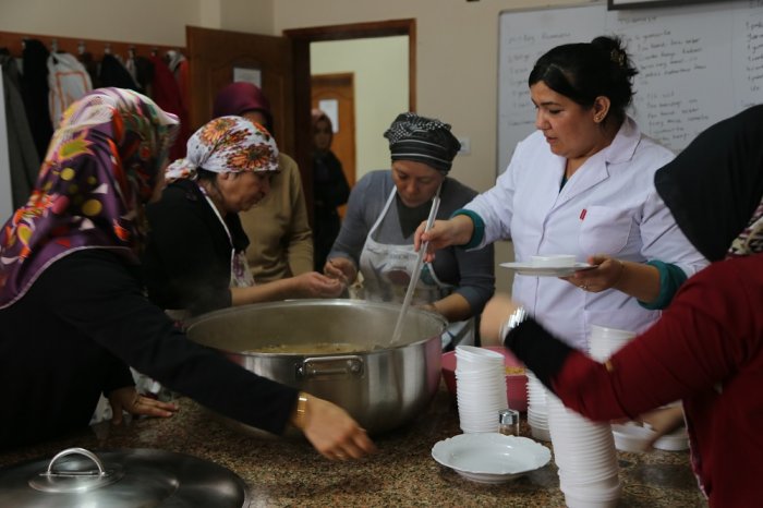 KO-MEK mutfağında aşure lezzeti