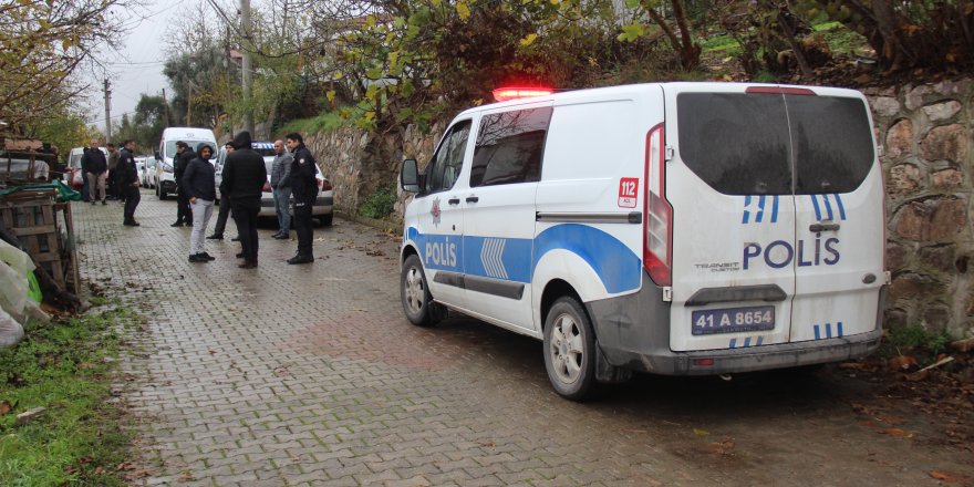 Babasını döven kuzenini 5 el ateş ederek öldürdü