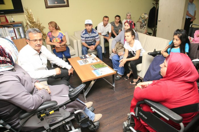 Vatandaşın sorunlarını sadece dinliyor