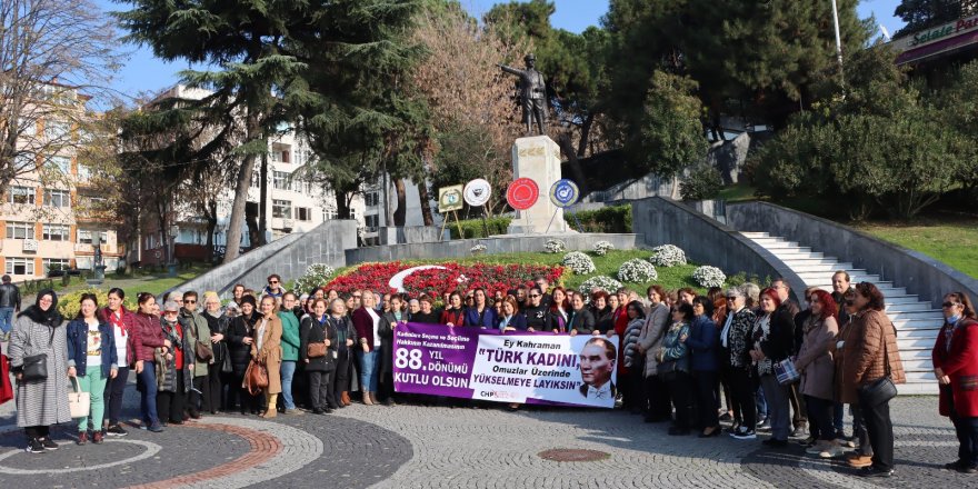 CHP’li kadınlar Ata’nın huzurunda seslendi