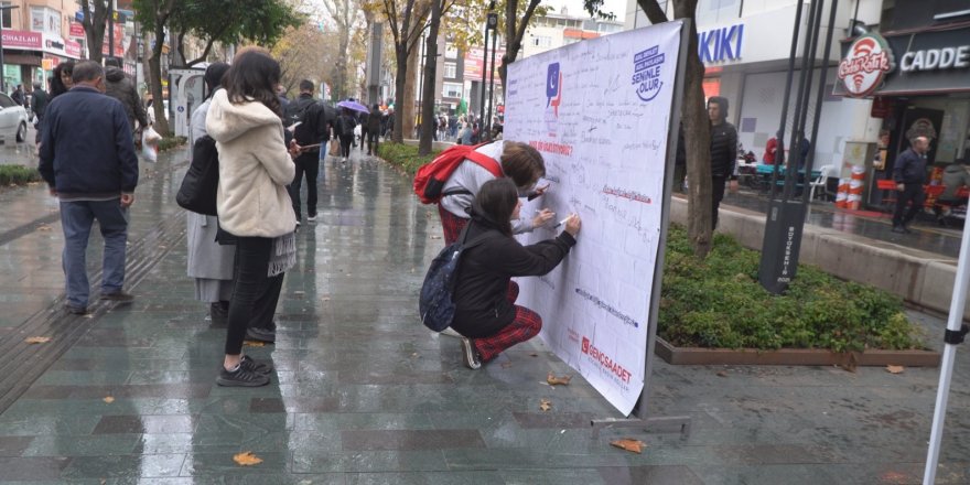 Saadetli gençlerden ‘Fikir Duvarı’