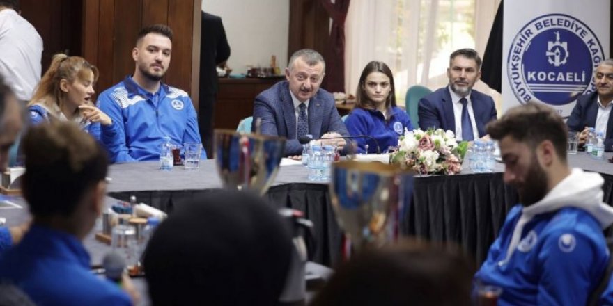 Başkan Büyükakın, Kağıtspor’un şampiyonları ile buluştu