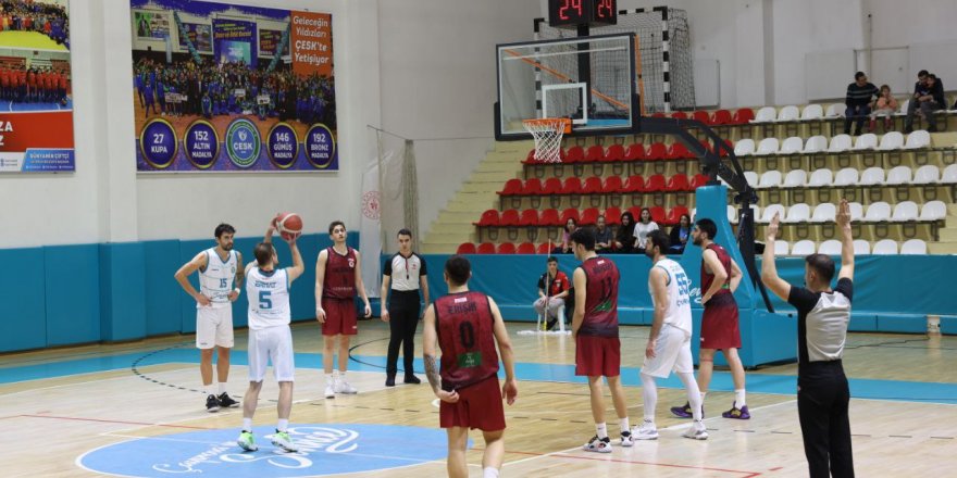 Çayırova Belediyesi, namağlup liderliğini sürdürüyor