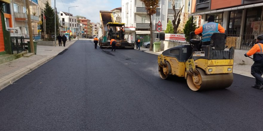İstiklal Caddesi’nde asfalt serimi yapılıyor