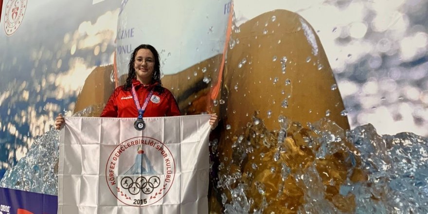 Körfezli Zeynep Mersin'de gümüş madalya aldı