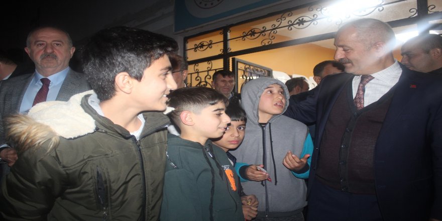 Cumhuriyet’in çocukları top  sahası istedi: Sokakta kızıyorlar