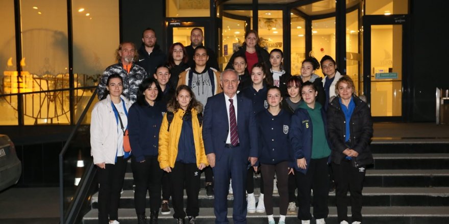 Galibiyeti kutladılar