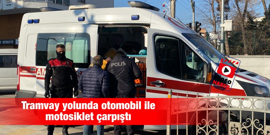 Tramvay yolunda otomobil ile motosiklet çarpıştı