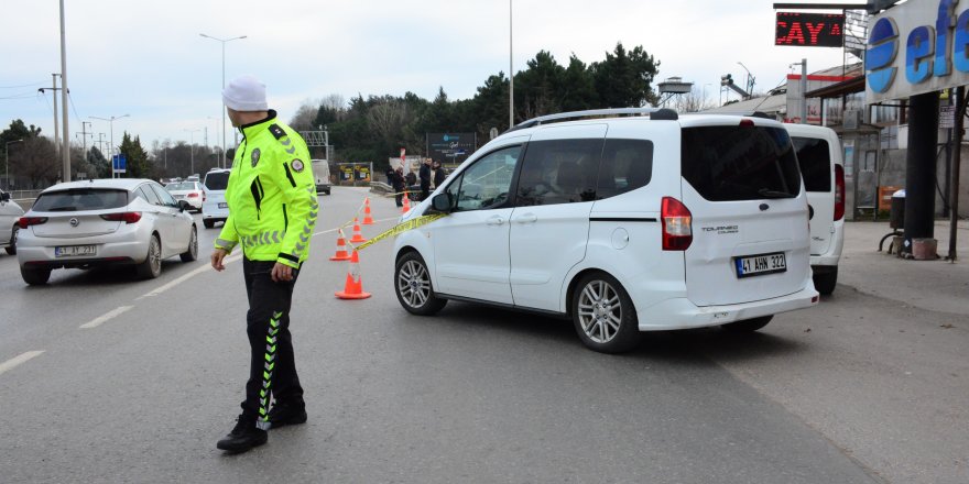 Şüpheli çanta trafiği durdurdu