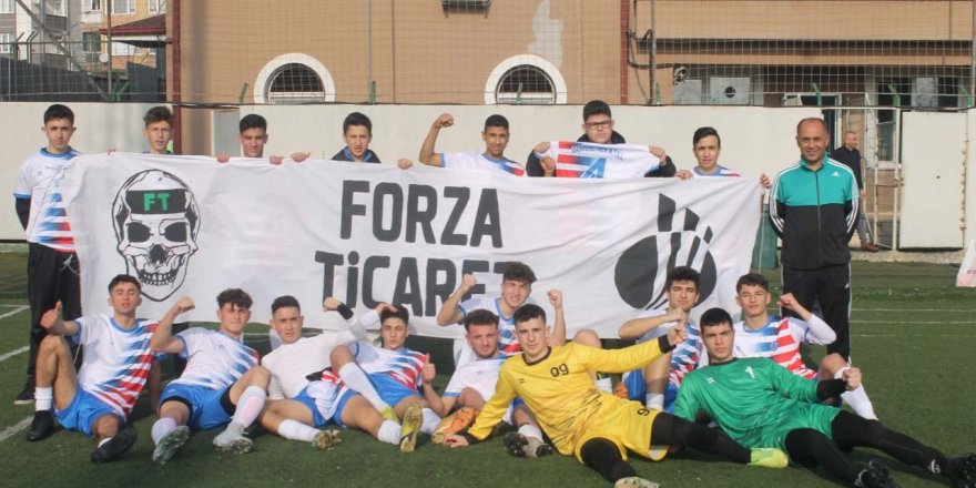 Liseler futbolda heyecan sürüyor