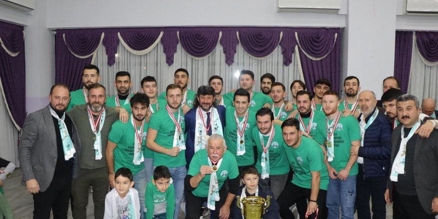 Kandıra Gençlerbirliği şampiyonluğu kutladı