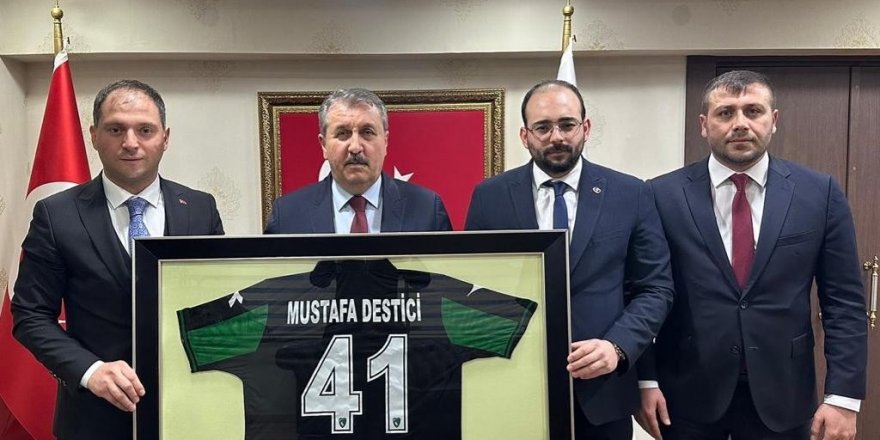 Kocaelispor formasını Mustafa Destici'ye götürdüler