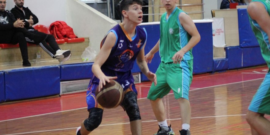 Liseli basketbolcular yarı final için mücadele etti
