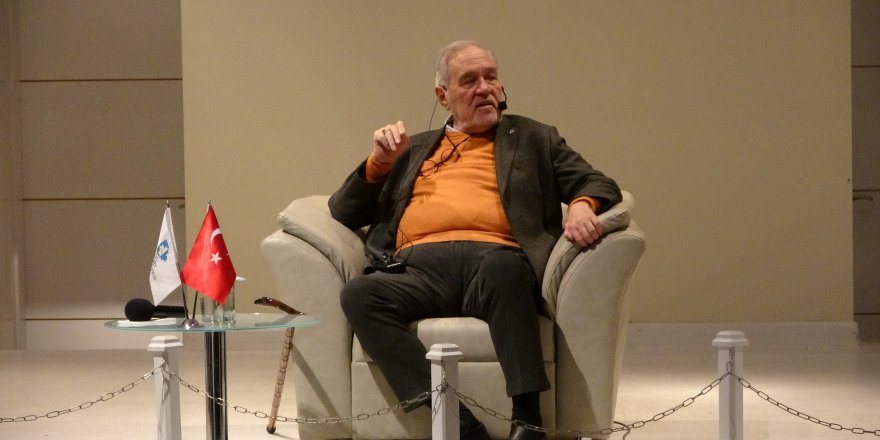 “Kim ki gençlere sahiptir, geleceğe sahiptir”