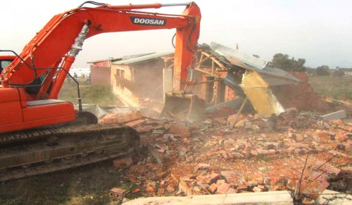 Büyükşehirden Dilovası’nda yıkım