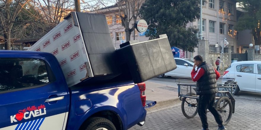 Zabıtadan vatandaşa yardım eli