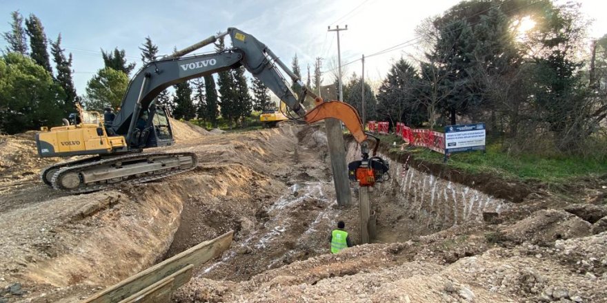 İSU dev borular ile deplase çalışması yapıyor