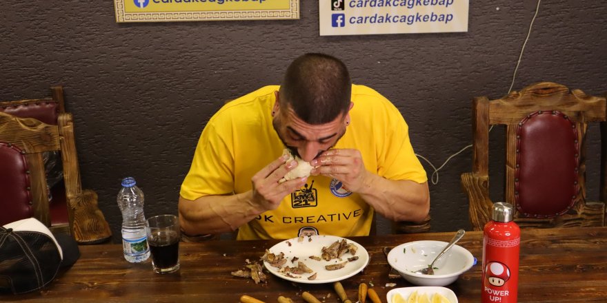 Avustralya’dan gelip cağ kebabı yeme şampiyonu oldu