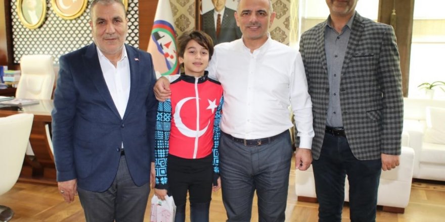 Başkan Söğüt şampiyonları ağırladı