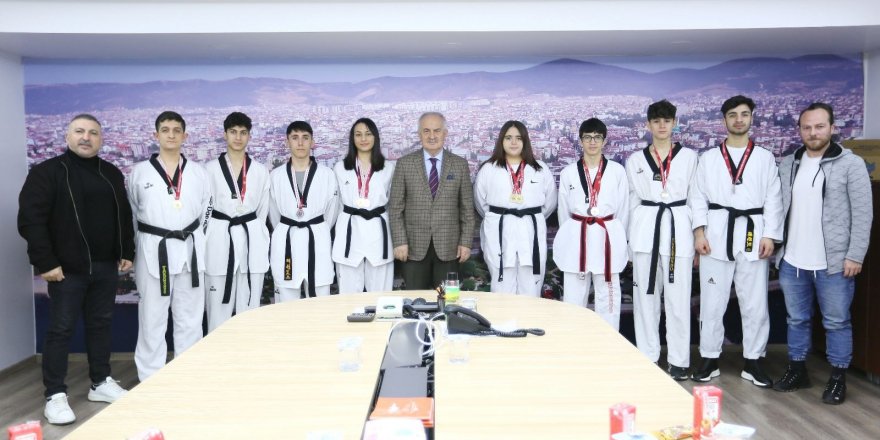 Başarılı sporcular ödüllendirildi