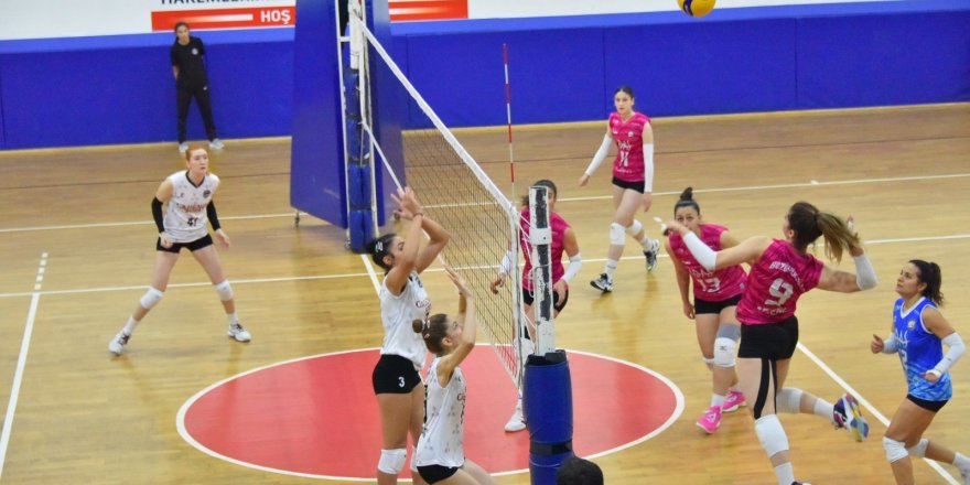 “Bizim Kızlar” grup liderliğini sürdürüyor