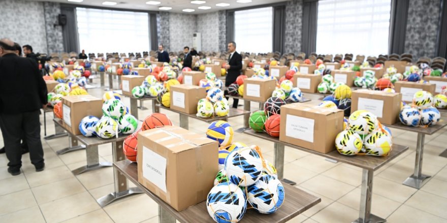 Okullara 1.5 milyon TL'lik spor malzemesi yardımı