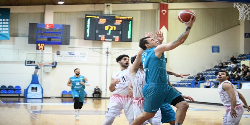 ÇESK Kadıköy’de kaptı kaçtı: 79 – 73