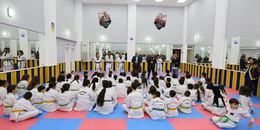 480 tekvandocu kuşak atladı