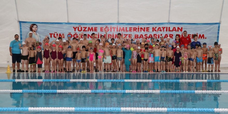 Yüzme eğitimleri devam ediyor