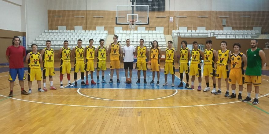 Karamürsel Gençlik U18 mutlu