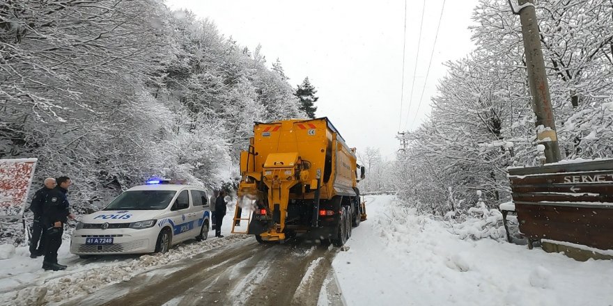 Yüksek kesimlerde karla mücadele başladı