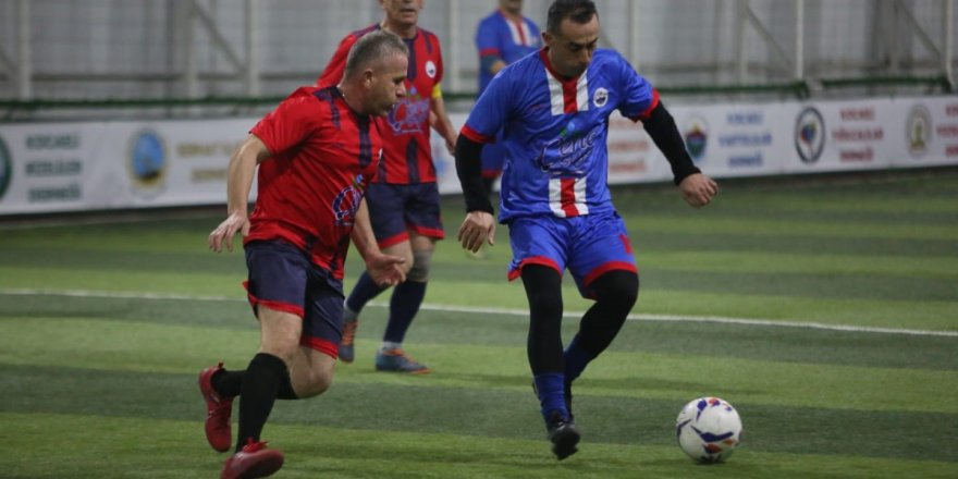 Kozlarını futbol turnuvasında paylaşıyorlar