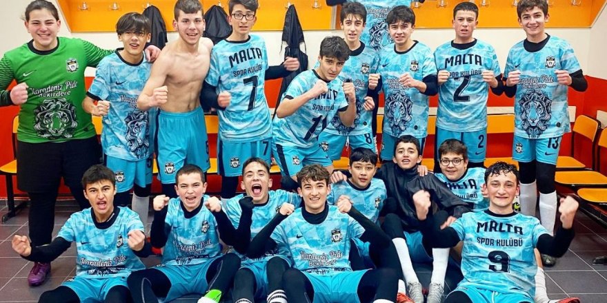Maltasporlu gençler galibiyeti kutladı 3-1