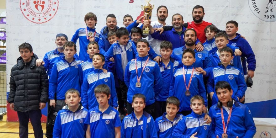 Kağıtspor’un madalya avcısı yıldızları